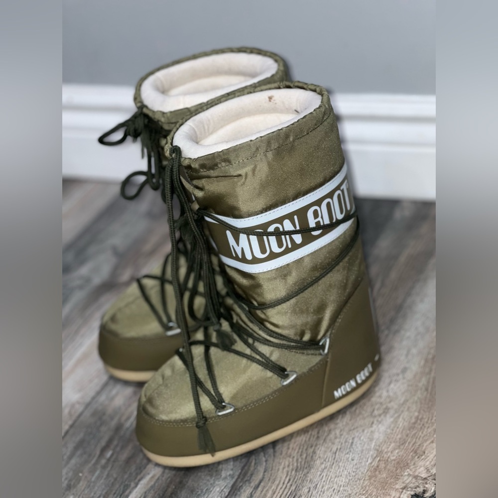 Olive Green MoonBoot